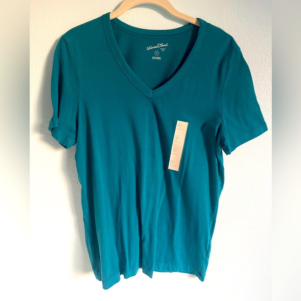 NWT Universal Thread T-shirt